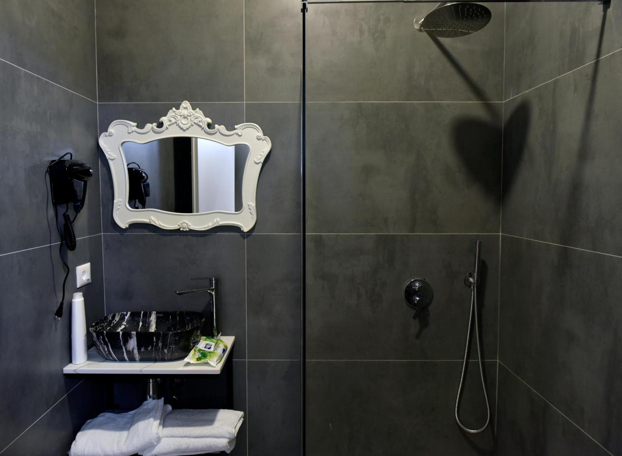 City Center Rooms And Apartments ดูร์เรส ภายนอก รูปภาพ